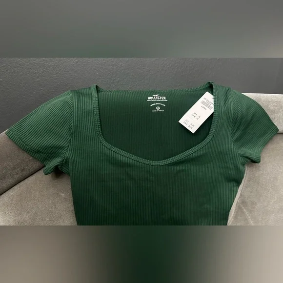 Hollister Ribbed Stretch Cropped Scoop Neck Baby Tee - Picture 2 of 4